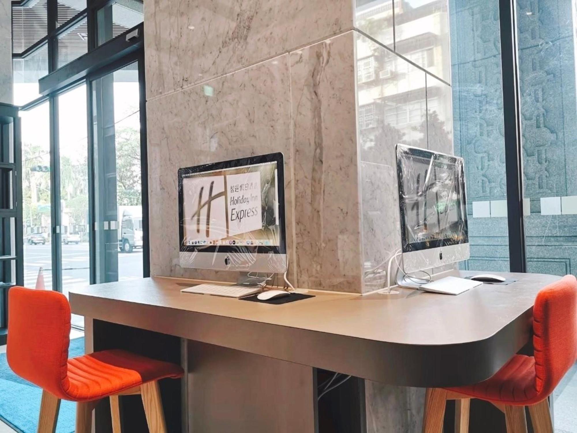Holiday Inn Express Kaohsiung Love River By Ihg Exterior foto